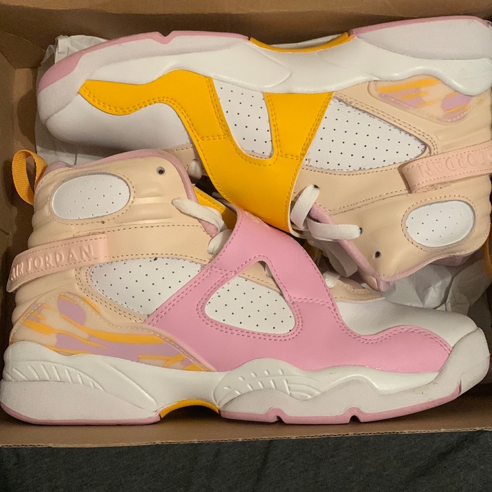 These are some Air Jordan 8 retro (GS) The colors is ORANGE PEARL/ LT ARTIC PINK